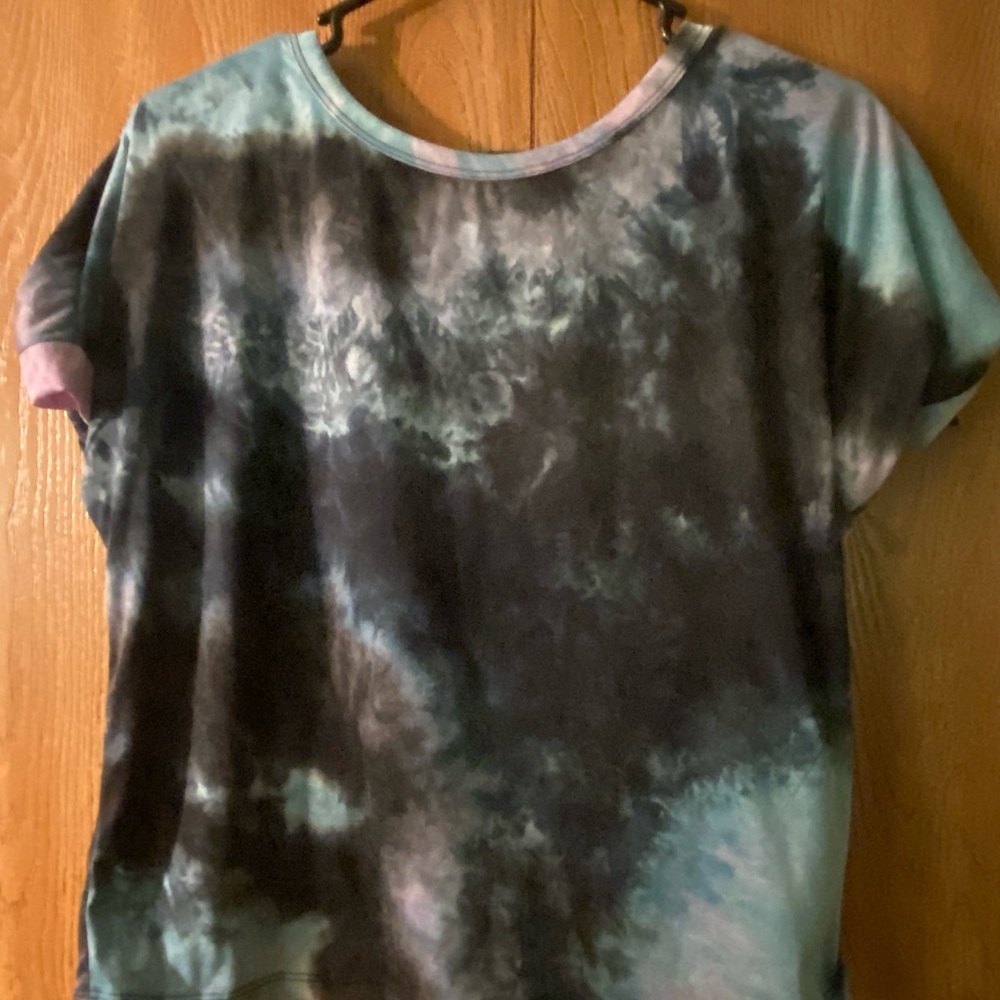 Shein twist back tie dye athletic top.